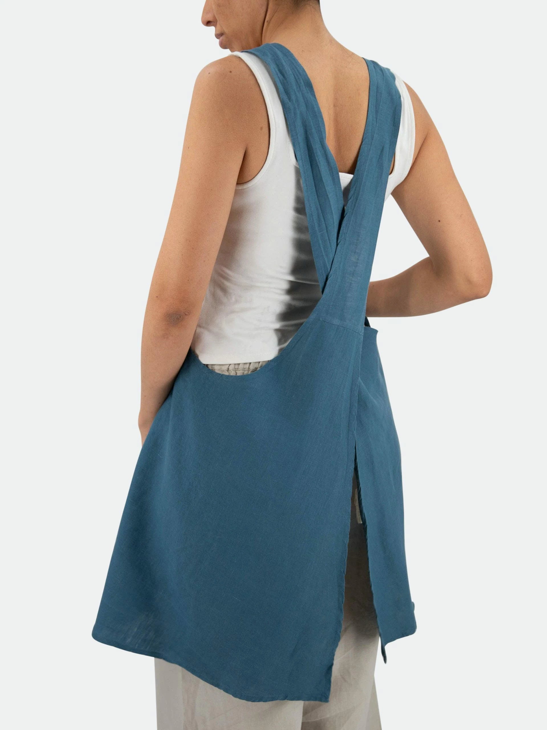 Sunday Morning Nishi Cross-Back Linen Apron 7 Sunday Morning Nishi Cross-Back Linen Apron – Bild 5