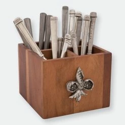 Vagabond House Fleur De Lis Flatware Caddy 8 Vagabond House Fleur De Lis Flatware Caddy -Tools Verkaufsladen M00848324006588 3441673963 scaled