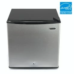 Whynter Appliances HYNTER Energy Star 1.1 Cu. Ft. Upright Freezer With Lock