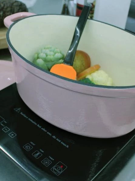 BergHOFF Neo Cast Iron 8 QT Oval Covered Casserole, Pink 4 BergHOFF Neo Cast Iron 8 QT Oval Covered Casserole, Pink – Bild 2