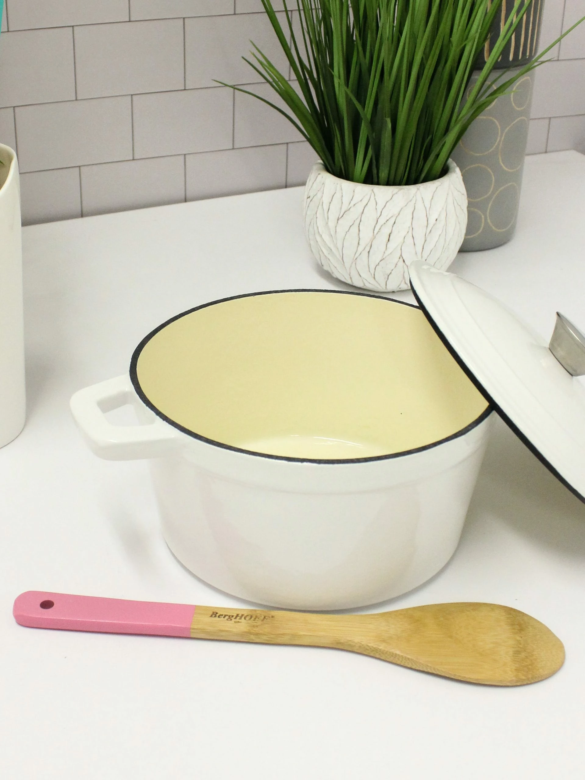 BergHOFF Neo 3 Qt Cast Iron Round Covered Dutch Oven 4 BergHOFF Neo 3 Qt Cast Iron Round Covered Dutch Oven – Bild 2